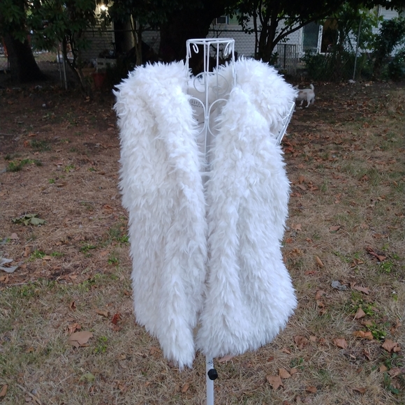 Aeropostale Jackets & Blazers - AEROPOSTALE Fluffy White Vest L